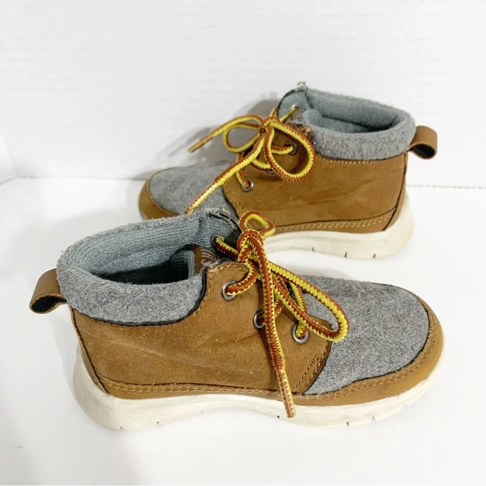 OshKosh B’Gosh CUBE-B Lace Up Fleece/Felt Faux Suede Boots Two Toned Mid Tops
